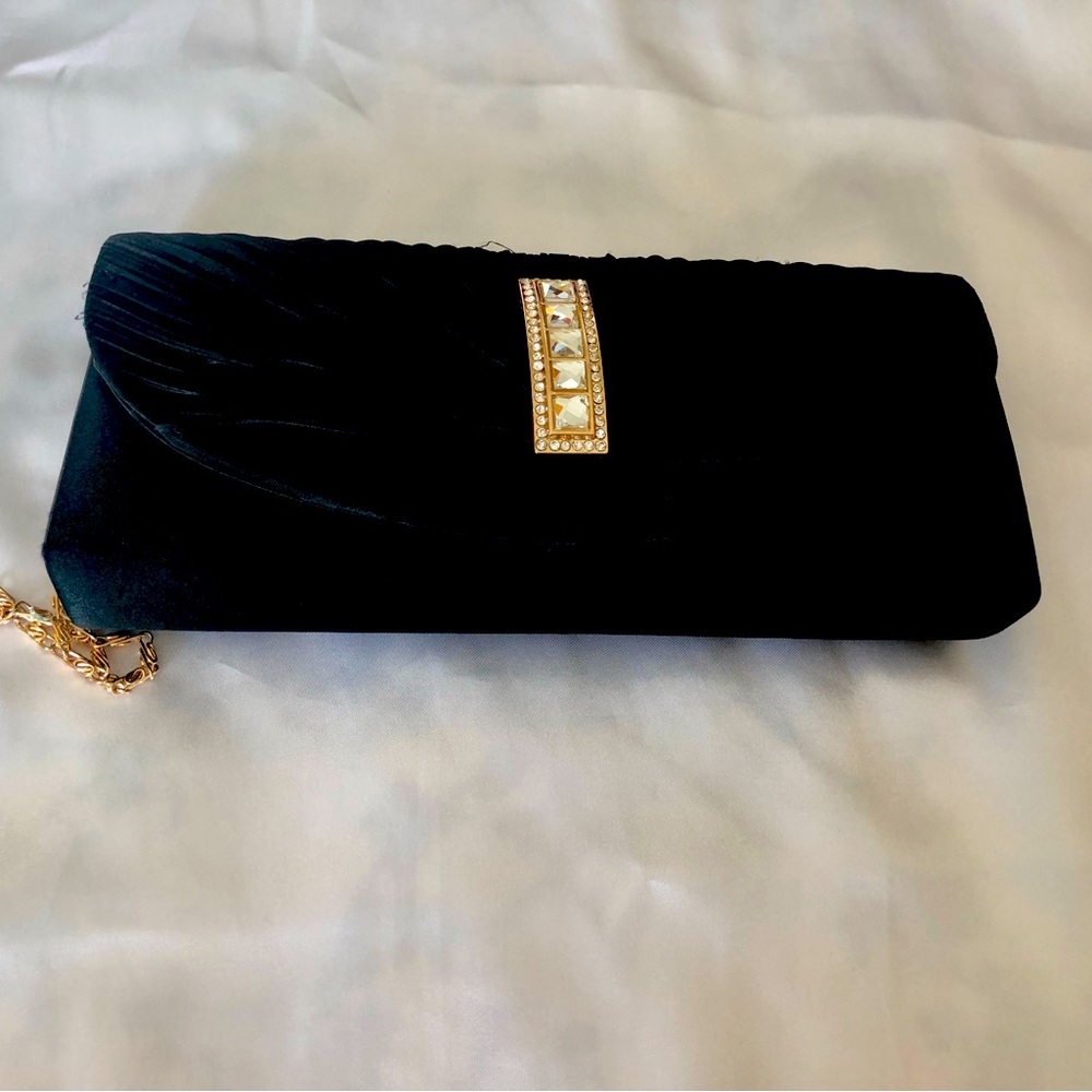 Elegant black clutch